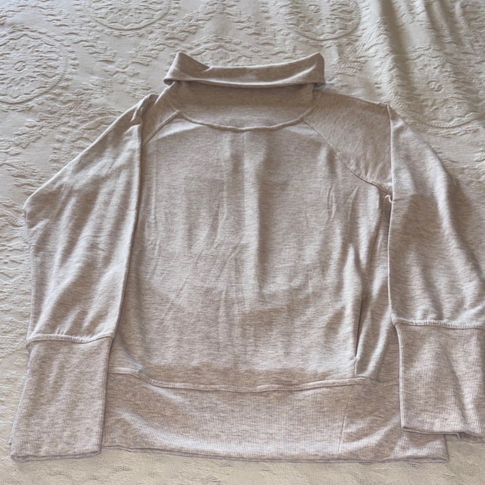 BNWT Cozy Beige Turtleneck Yogalicious Long Sleeve Top